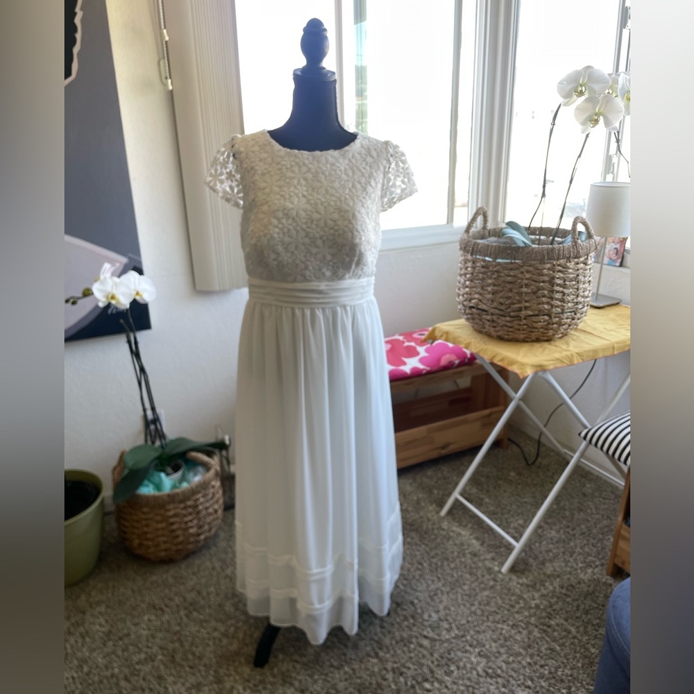 Elopement, city hall or garden Wedding dress by Lulus Lace and chiffon